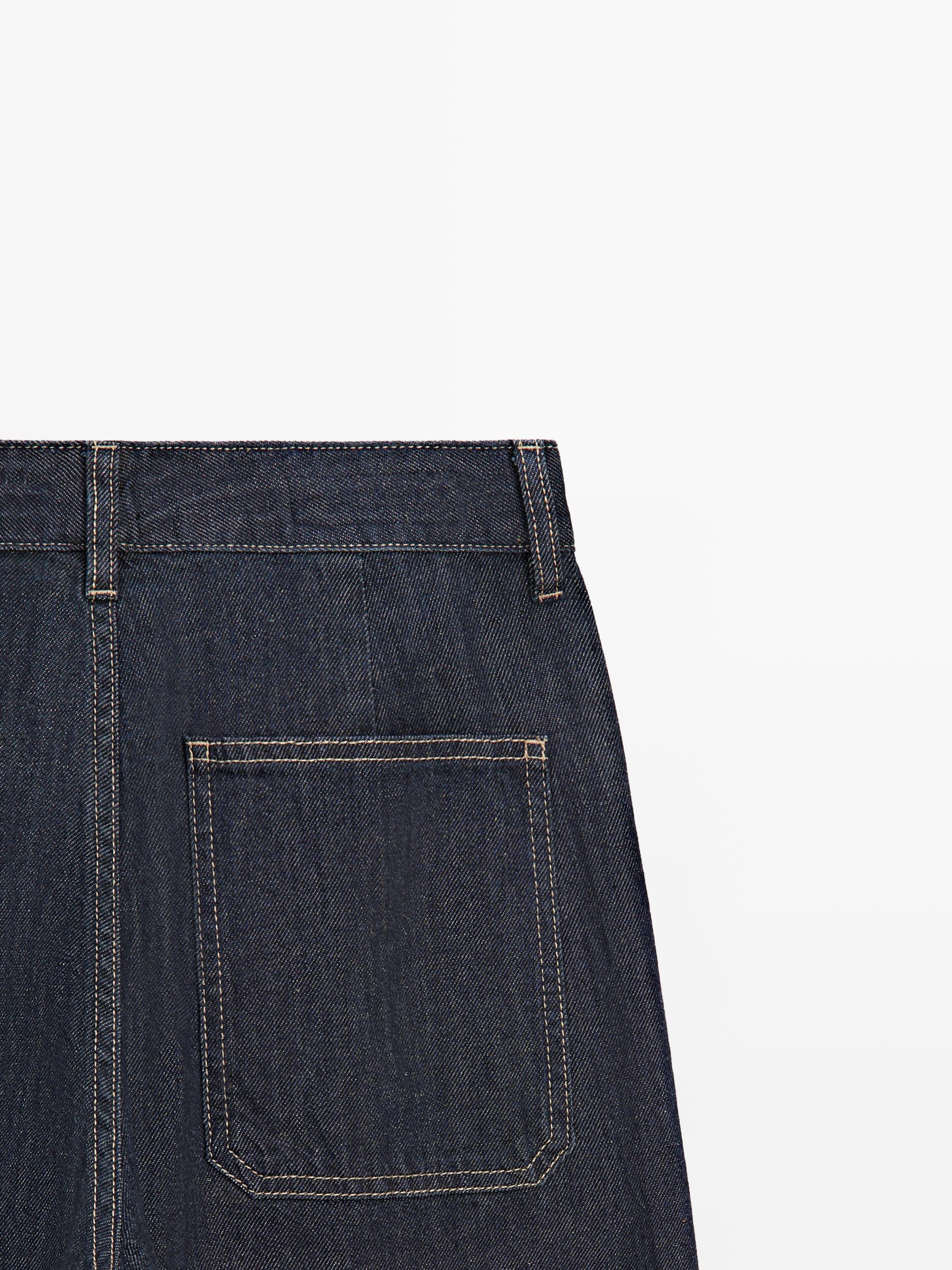 Loose straight-leg jeans